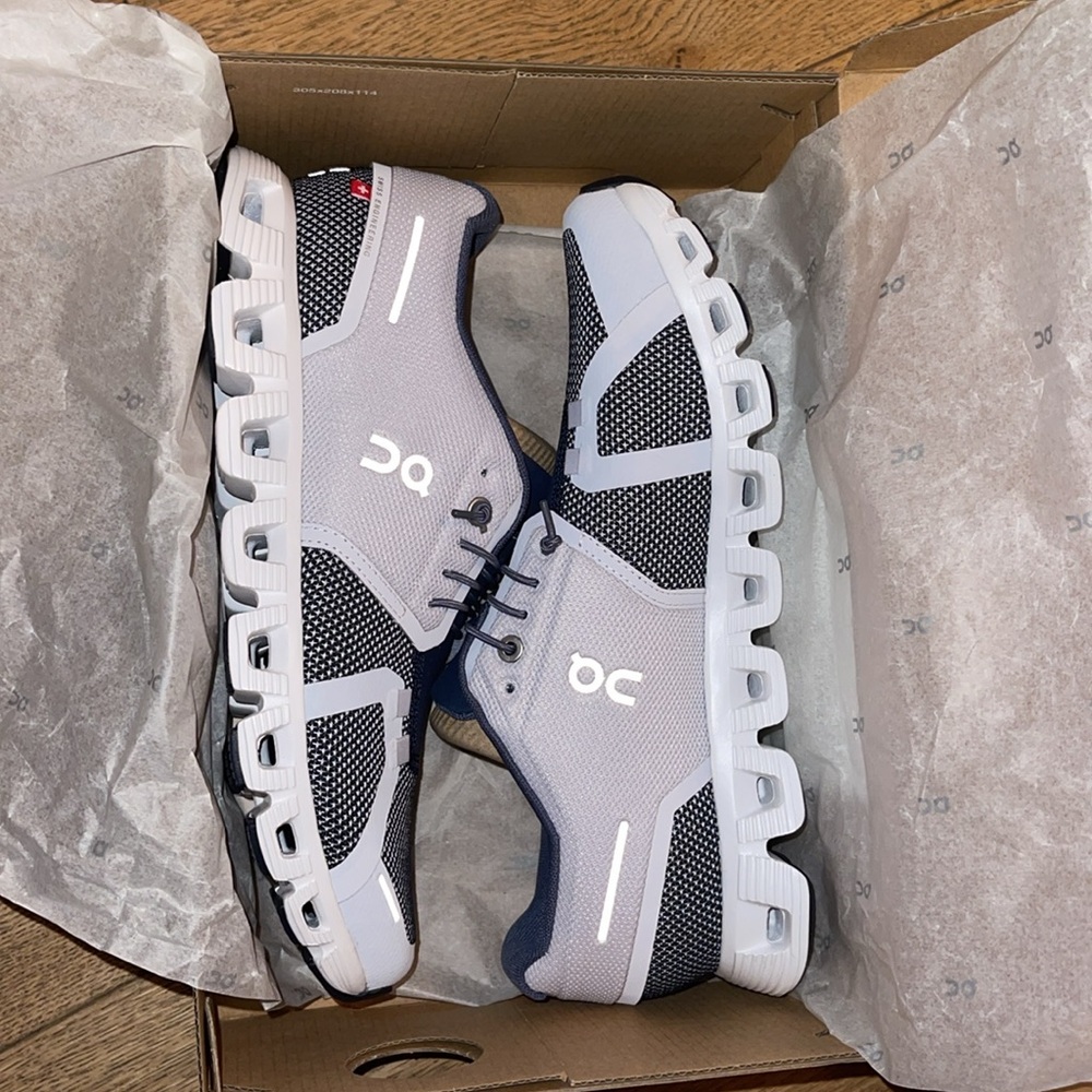 On Running Cloud 5 color lavender/ink brand new in the box size 9